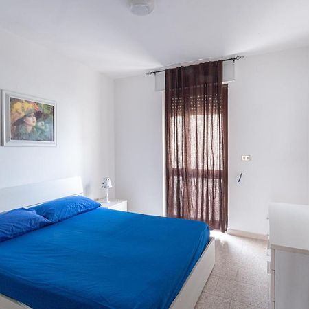 Appartamento A 150 M Dal Mare Climatizzato Con Bellissimo Patio Esterno Torre Pali Exterior foto